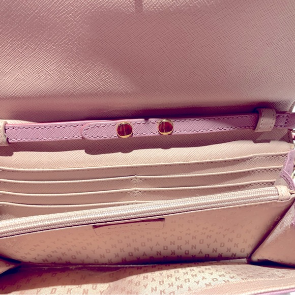 DKNY woc wallet on chain - Picture 3 of 4